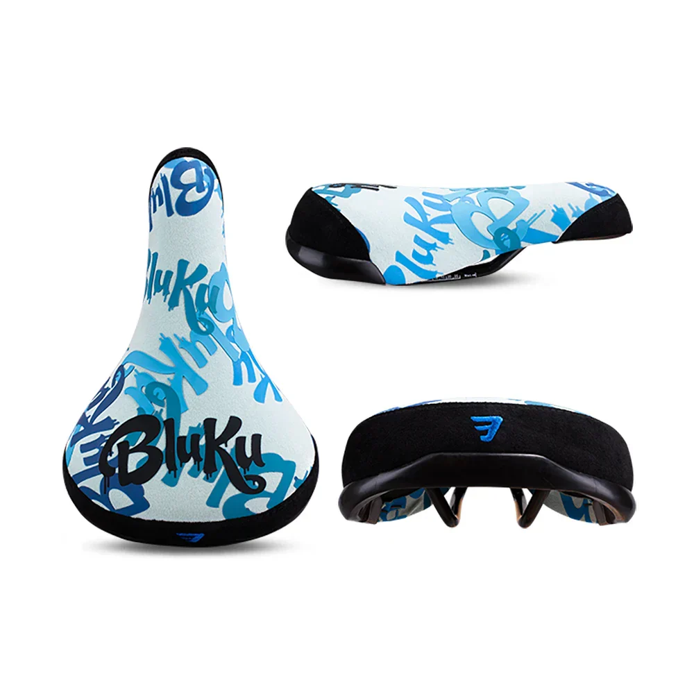 fietszadel met dynamische blauwe graffiti print voor ultiem comfort