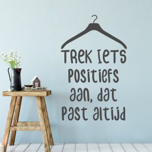 Muursticker “Trek iets positiefs aan dat past altijd”